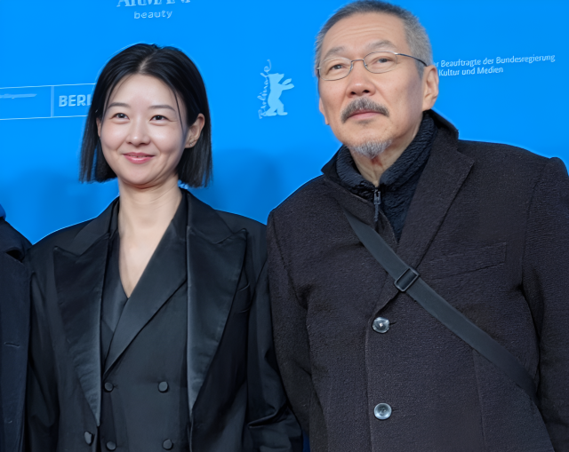 베를린영화제에 참석 중인 배우 송선미와 홍상수 감독./송선미 소셜미디어
