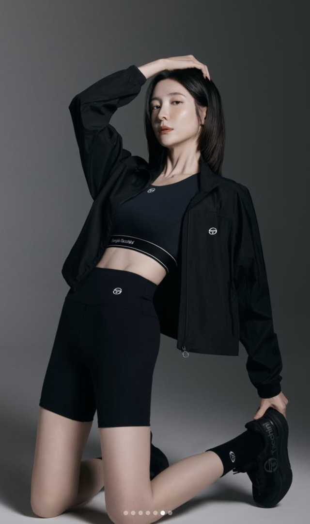 박지현이 탄탄한 몸매로 시선을 사로잡았다. / 박지현 SNS