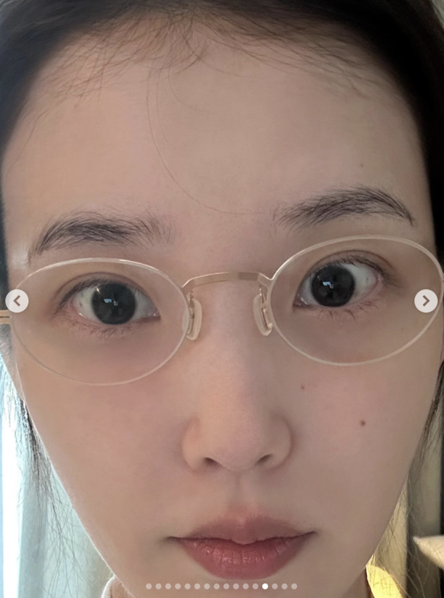 아이유가 청순한 민낯을 공개했다. / 아이유 SNS