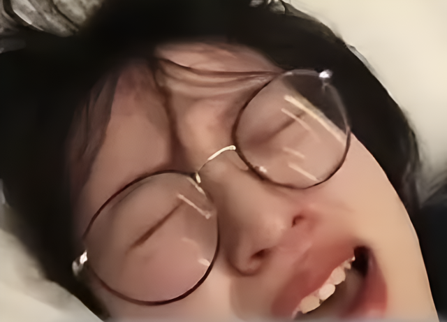 지난 23일 홍콩 사우스차이나모닝포스트(SCMP) 등 외신에 따르면, 중국 동영상 플랫폼 더우인에서 '폴 인 USA'라는 닉네임으로 활동하며 약 1220만 명의 팔로워를 보유한 인플루언서가 최근 아내의 출산 전 과정을 담은 영상을 게시해 논란의 중심에 섰다./중국SNS 캡처