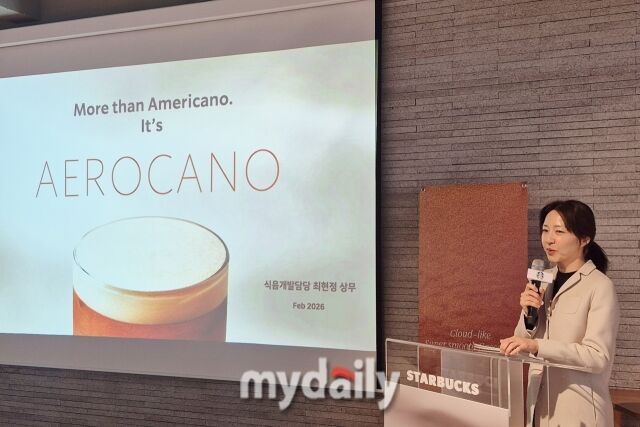 스타벅스 식음개발담당 최현정 상무가 신제품 에어로카노의 특징을 소개하고 있다. /방금숙 기자