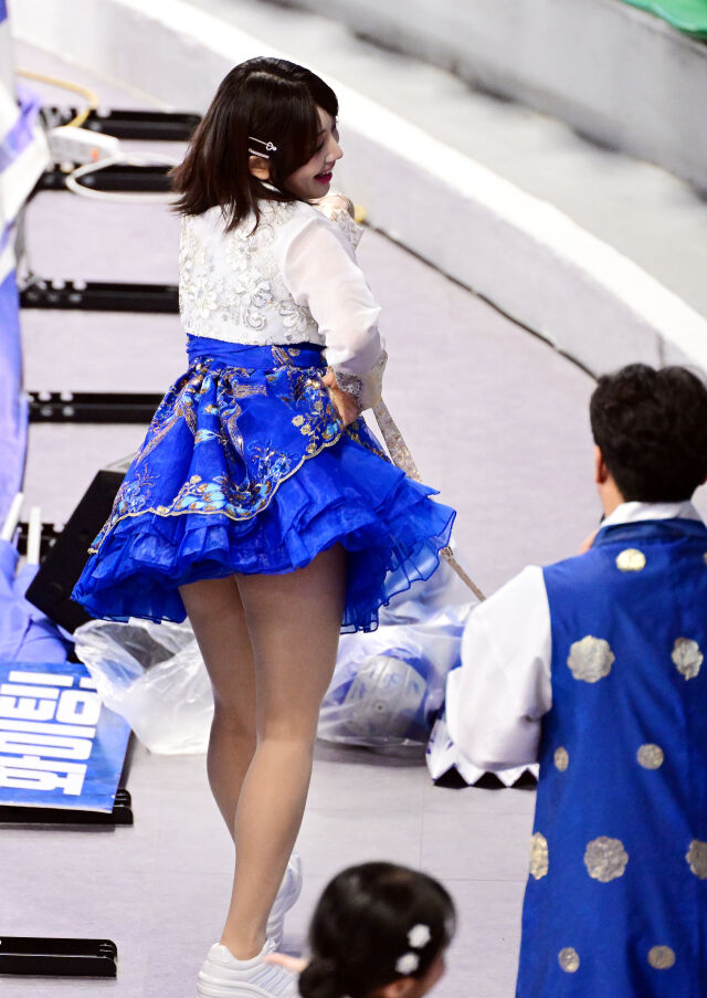 응원을 펼치고 있는 박소영 치어리더 / 한국배구연맹(KOVO)