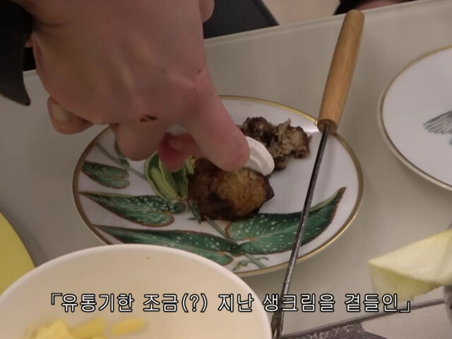 야노 시호는 사랑이가 만든 디저트 다코야키에 감탄을 연발했다. / 유튜브 '야노 시호'