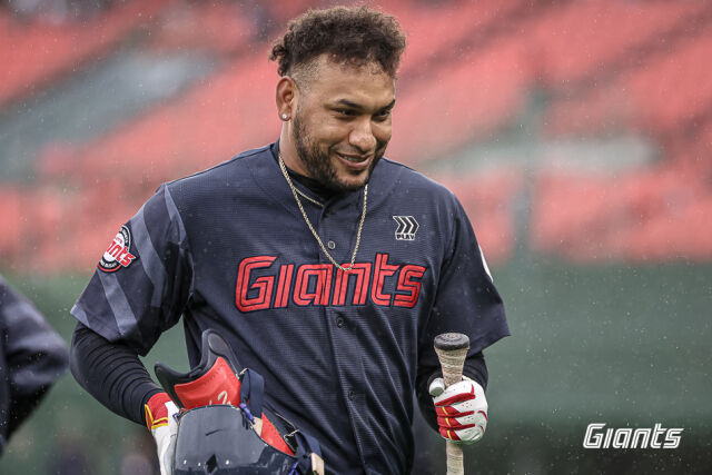 선두타자 홈런을 친 레이예스./롯데 자이언츠