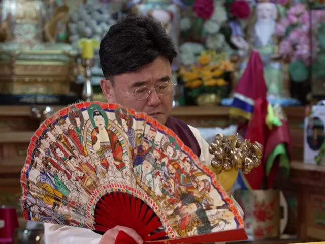 정호근이 故 이현배의 등에 한 여성이 붙어 다닌다고 말했다. / 유튜브 '심야신당'