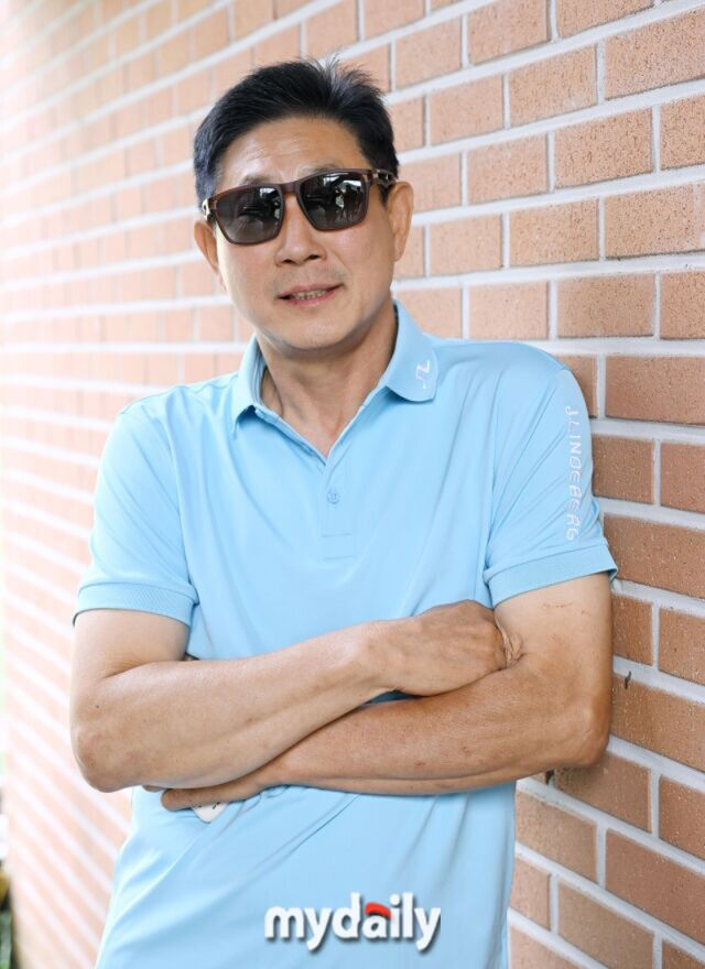 지난해 7월 강원도 횡성에서 열린 제2회 마이데일리배 전국유소년야구대회 현장을 찾은 한대화 전 감독. /송일섭 기자