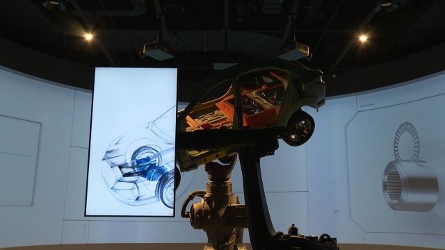 Park1538광양 제품전시존에 HyperNO가 적용된 자동차 모형이 전시돼 있다. /포스코