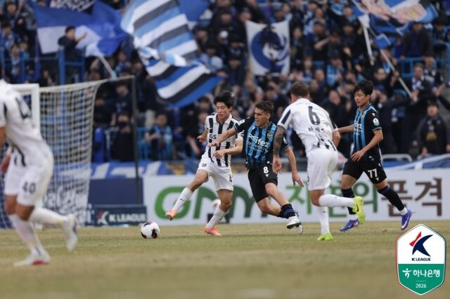 인천 유나이티드와 FC서울의 경기 모습/한국프로축구연맹