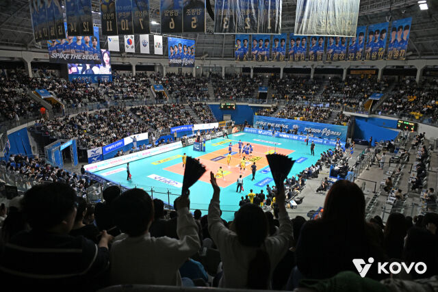 2월 28일 서울 장충체육관에서 열린 우리카드-KB손해보험전./KOVO