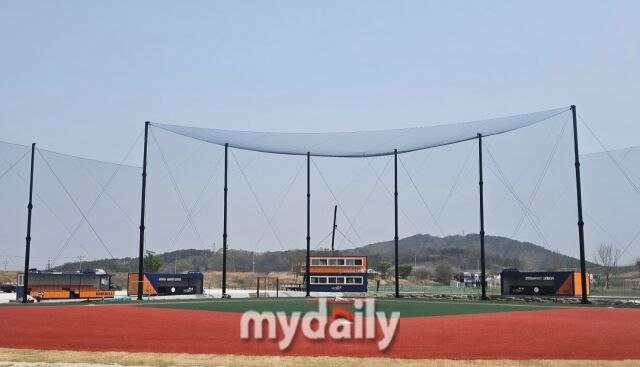 2025년 개장한 논산시 인조잔디야구장.