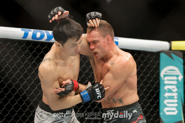 2024년 맞붙은 최두호와 네이트 랜드웨어./게티이미지코리아