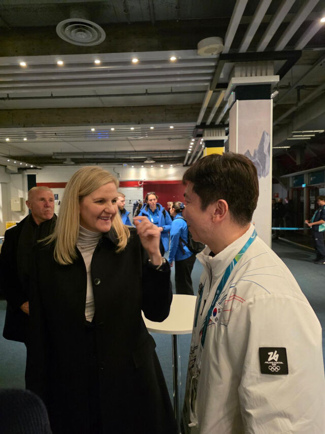 커스티 코번트리 국제올림픽위원회(IOC) 위원장과 유승민 대한체육회장./대한체육회