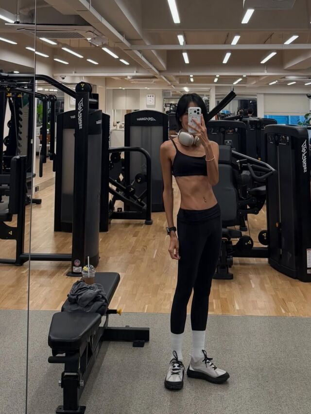 윤혜진이 탄탄하고 슬림한 몸매를 공개했다. / 윤혜진 SNS