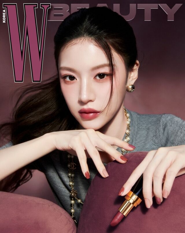 고윤정 / 더블유 코리아