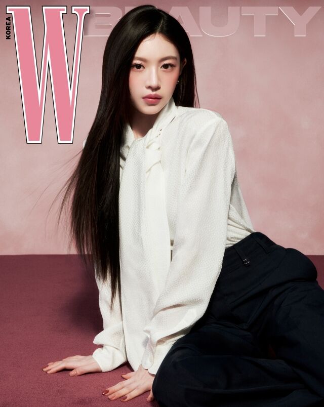 고윤정 / 더블유 코리아