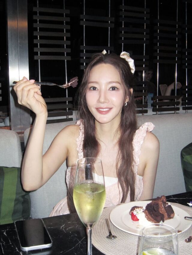 박민영이 생일을 맞아 팬들에게 감사 인사를 전했다. / 박민영 SNS