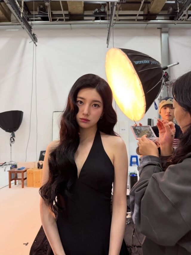 수지가 광고 촬영 현장에서 변함없는 미모를 자랑했다. / 수지 SNS