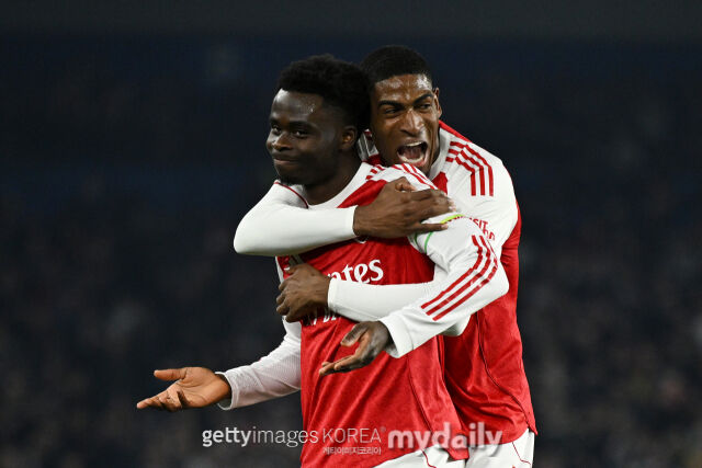 사카(왼쪽)가 결승골을 작렬한 뒤 기뻐하고 있다. /게티이미지코리아