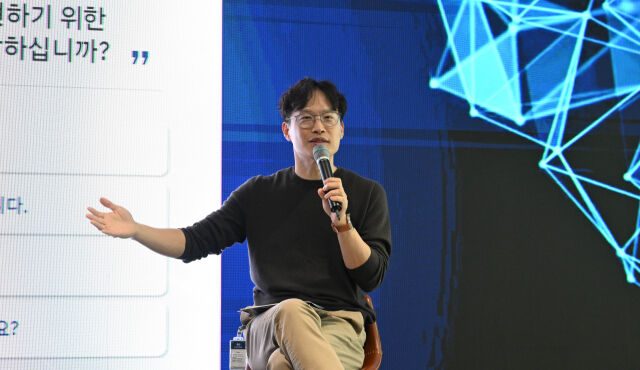 5일 판교 테크원에서 열린 타운홀 미팅에서 박민우 현대차 AVP본부 사장이 메시지를 전달하는 모습. /현대차