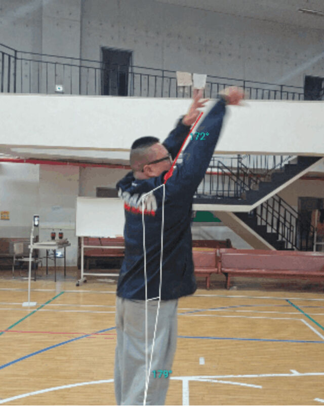 용산구문화체육센터에서 자세를 측정하는 이형주교수. /이형주 교수 제공