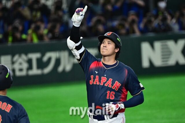 6일 일본 도쿄돔에서 열린 2026 월드 베이스볼 클래식(WBC) 조별리그 일본-대만 경기. 일본 오타니가 2회초 1사 만루에 홈런을 친 후 기뻐하고 있다./도쿄(일본)=한혁승 기자