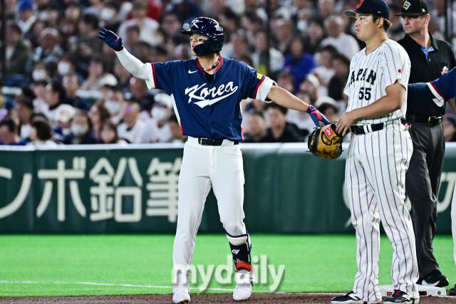 7일 일본 도쿄돔에서 열린 2026 월드 베이스볼 클래식(WBC) 조별리그 한국-일본 경기. 김도영이 1회초 첫 타자로 나와 안타를 친 후 세리머니를 하고 있다./도쿄(일본)=한혁승 기자 hanfoto@mydaily.co.kr