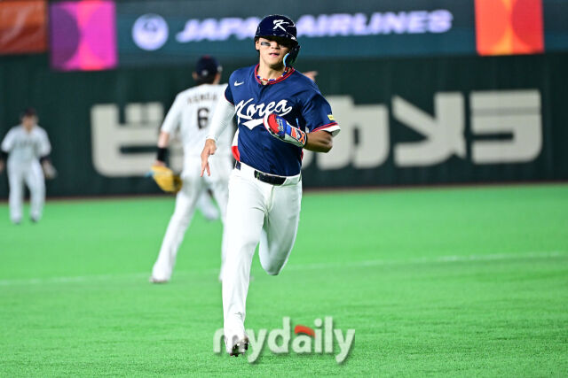 7일 일본 도쿄돔에서 열린 2026 월드 베이스볼 클래식(WBC) 조별리그 한국-일본 경기. 김도영이 1회초 무사 1루 존스의 안타에 3루로 주루하고 있다./도쿄(일본)=한혁승 기자 hanfoto@mydaily.co.kr
