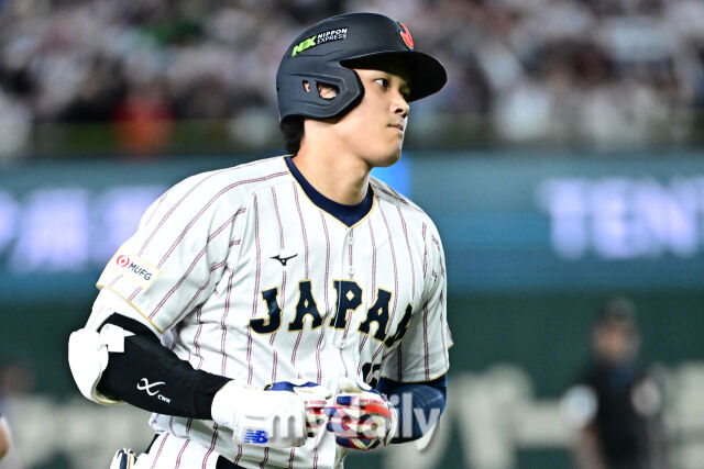 7일 일본 도쿄돔에서 열린 2026 월드 베이스볼 클래식(WBC) 조별리그 한국-일본 경기.<br><br>오타니가 3회말 1사에 동점 솔로포를 친 후 그라운드를 뛰고 있다./도쿄(일본)=한혁승 기자