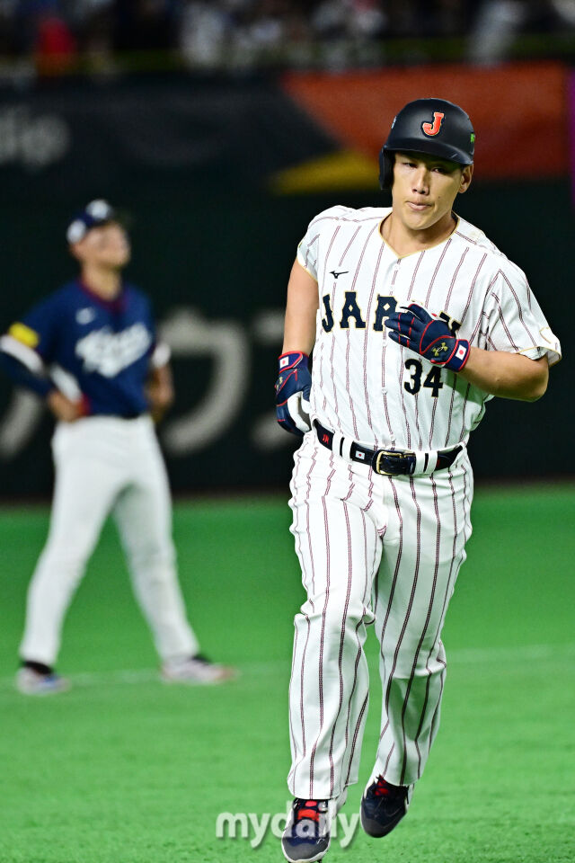 7일 일본 도쿄돔에서 열린 2026 월드 베이스볼 클래식(WBC) 조별리그 한국-일본 경기. 일본 요시다가 3회말 2사에 솔로포를 친 후 그라운드를 돌고 있다./마이데일리