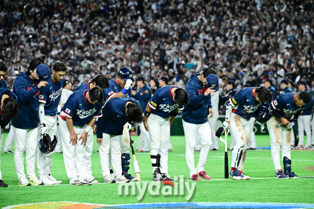7일 일본 도쿄돔에서 열린 2026 월드 베이스볼 클래식(WBC) 조별리그 한국-일본 경기. 한국이 8-6으로 일본에 패배한 후 인사를 하고 있다./도쿄(일본)=한혁승 기자