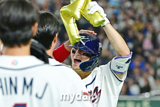 8일 일본 도쿄돔에서 열린 2026 월드 베이스볼 클래식(WBC) 조별리그 한국-대만 경기. 김도영이 6회말 1사 1루에 역전 투런포를 친 후 기뻐하고 있다./도쿄(일본)=한혁승 기자