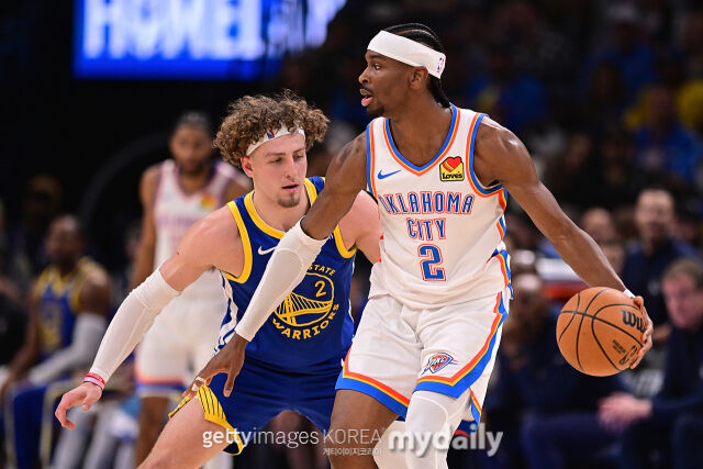 드리블하는 SGA(오른쪽). /게티이미지코리아