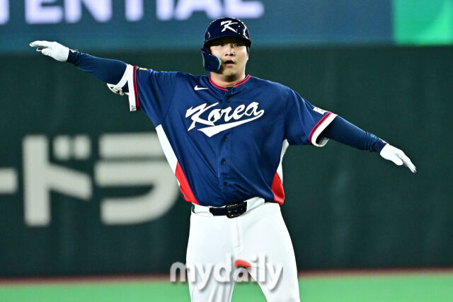 9일 일본 도쿄돔에서 열린 2026 월드 베이스볼 클래식(WBC) 조별리그 한국-호주 경기. 문보경이 3회초 1사 2루테 1타점 2루타를 친 후 기뻐하고 있다./도쿄(일본)=한혁승 기자