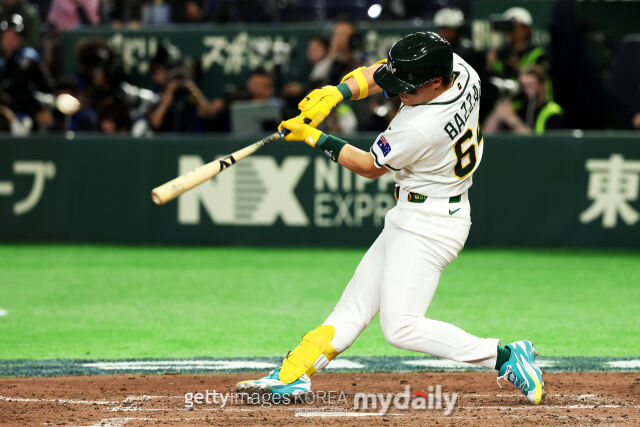 호주 트래비스 바자나가 지난 3월 일본 도쿄돔에서 열린 WBC 1라운드서 타격하고 있다./게티이미지코리아