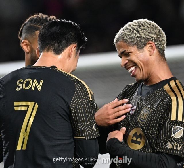 손흥민과 마르티네스/게티이미지코리아