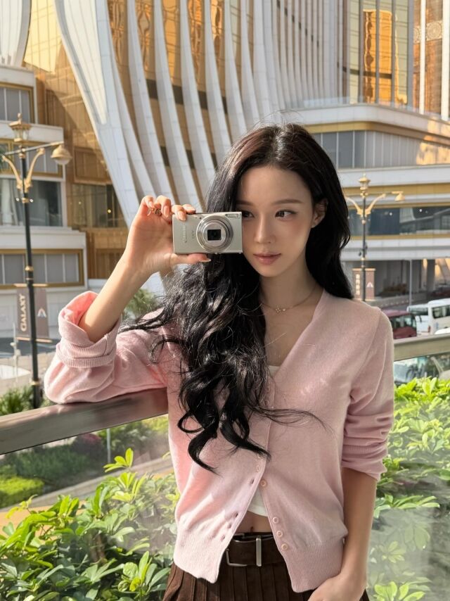 윈터가 사랑스러운 스타일링으로 근황을 전했다. / 윈터 SNS