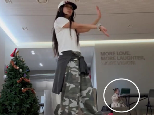 허니제이가 열심히 춤을 추고 있지만 딸 러브는 쳐다도 보지 않아 웃음을 자아냈다. / 허니제이 소셜미디어