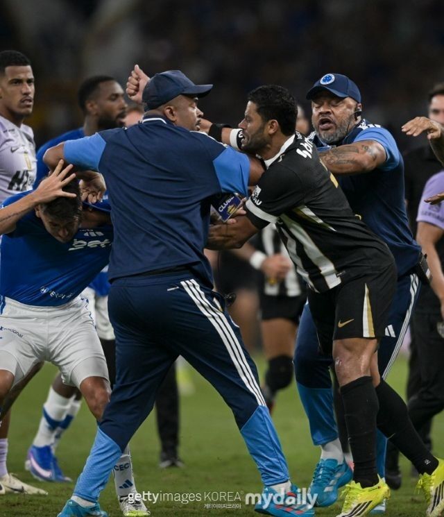 크루제이로와 아틀레티코 미네이루의 난투극 장면/게티이미지코리아