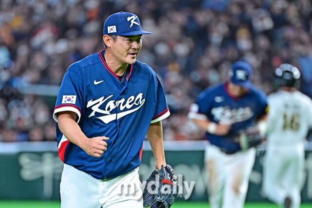 호주전에서 무실점을 기록한 후 주먹을 불끈 쥐는 노경은. /도쿄돔=한혁승 기자