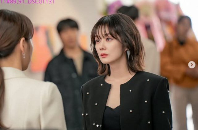 지난 10일 장나라는 전날 세상을 떠난 소속사 직원의 빈소를 직접 찾아 조문했다. 드라마 '나의 해피앤드' 스틸컷./TV조선, 장나라 소셜미디어