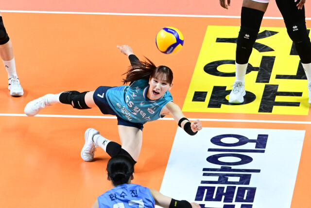 GS칼텍스 안혜진이 디그를 시도하고 있다. / 한국배구연맹(KOVO)