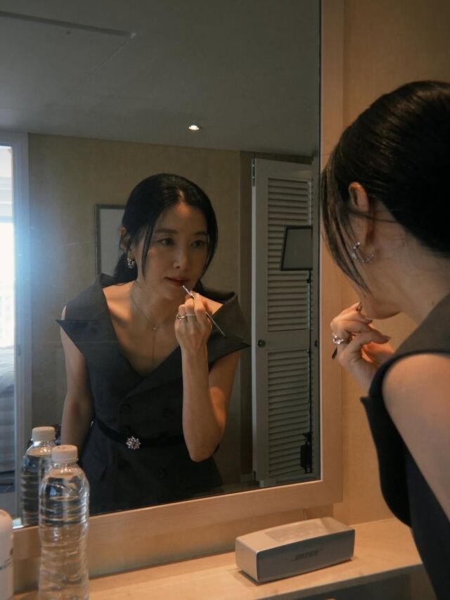 이영애가 변함없는 동안 미모로 근황을 전했다. / 이영애 SNS