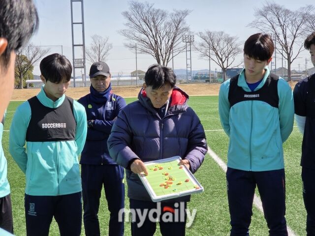 한국대학축구연맹 선발 대표팀 오해종 감독./나고야(일본)=노찬혁 기자