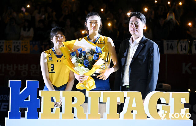 현대건설 김다인과 양효진, 강성형 감독./KOVO