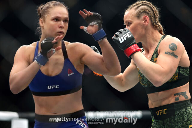 셰브첸코(오른쪽)가 로우지의 주장에 반박 의견을 내놓았다. /게티이미지코리아