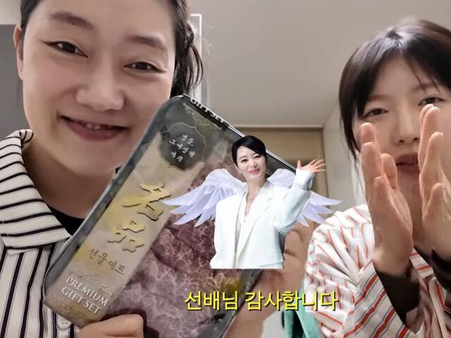 김혜수가 주변 사람들을 잘 챙기는 것으로 알려져 화제다. / 유튜브 '경혜볼래'