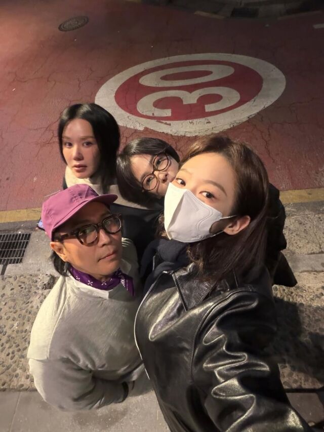 그룹 다비치 멤버 강민경이 연예계 절친한 동료들과 함꼐한 근황을 전했다. / 강민경 소셜미디어