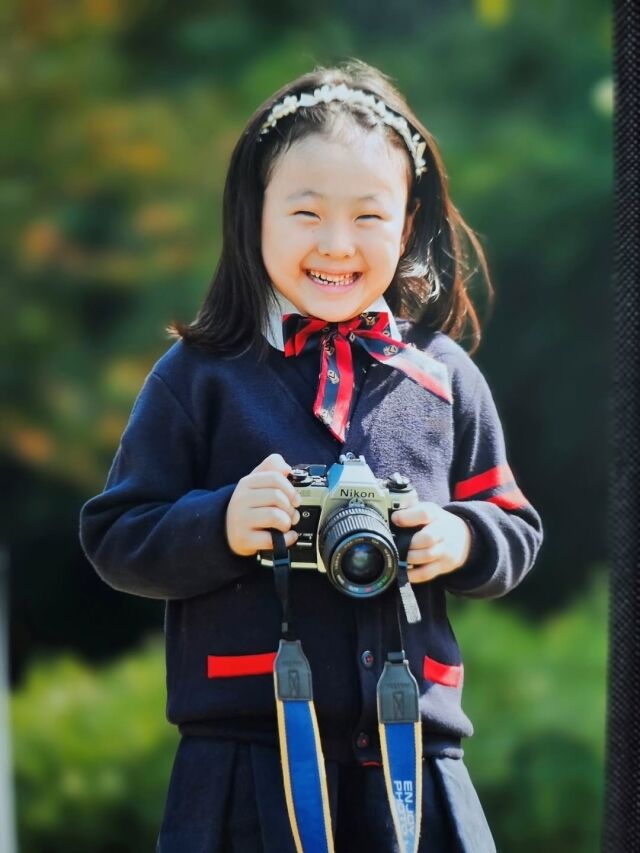 별이 막내딸 송이의 유치원 졸업 사진을 공개했다. / 별 SNS