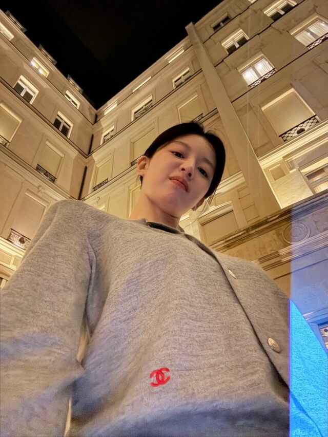 고윤정이 어떤 각도에서도 변함없는 미모를 자랑했다. / 고윤정 SNS