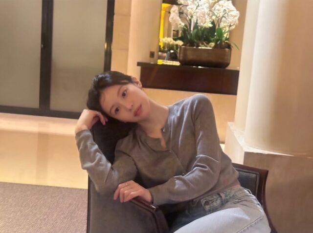 고윤정이 어떤 각도에서도 변함없는 미모를 자랑했다. / 고윤정 SNS